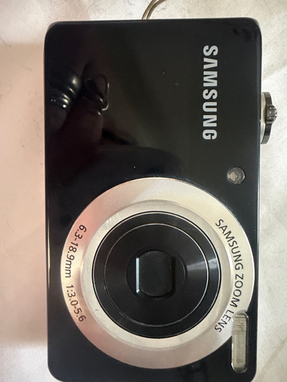 Samsung Black & Silver Compact Digital Camera w case, battery, charger & sd card